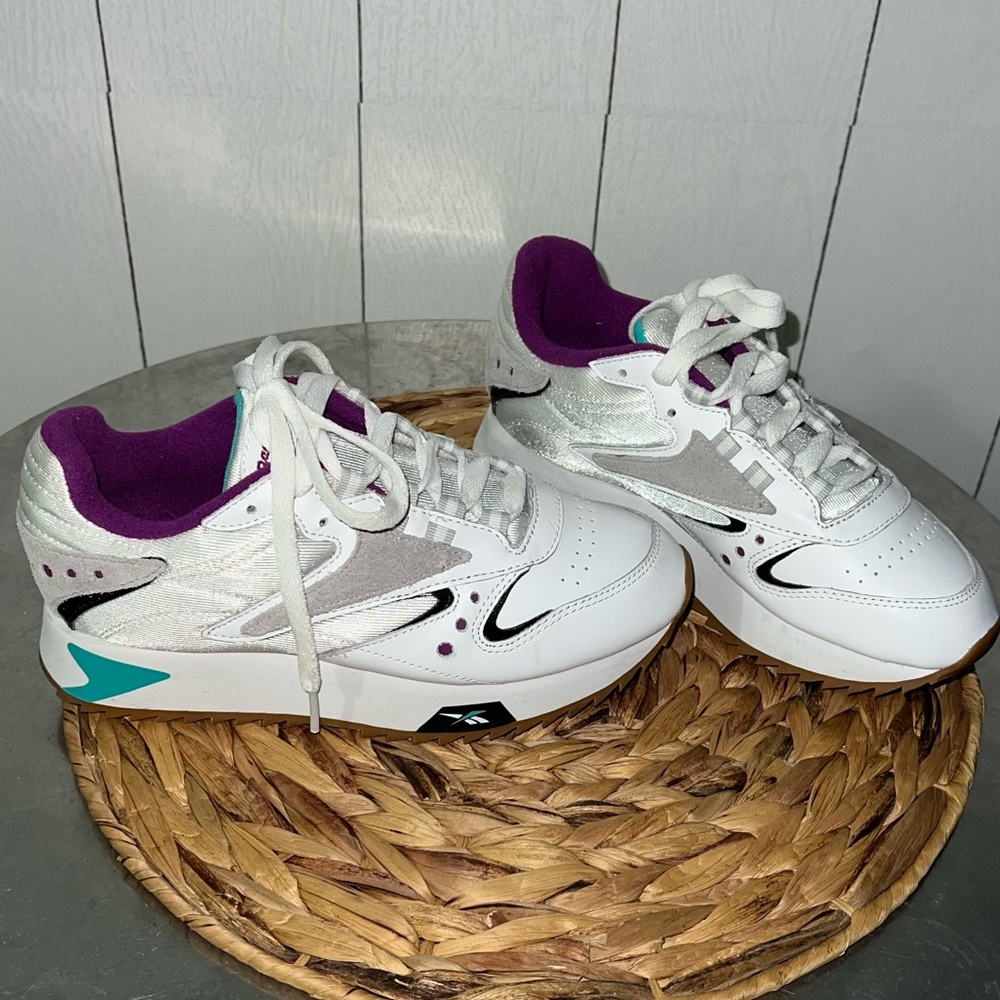 Reebok Sneakers size 6.5